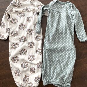Carter’s set of 2 gowns